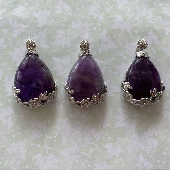 Natural Amethyst Gemstone Teardrop Floral Necklace - Picture 4 of 4